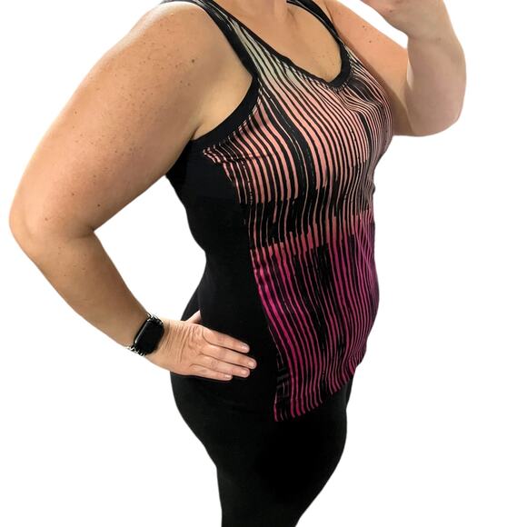 The Limited MEDIUM Ombre Vertical Patterned Mixed Material Tank - Picture 4 of 8